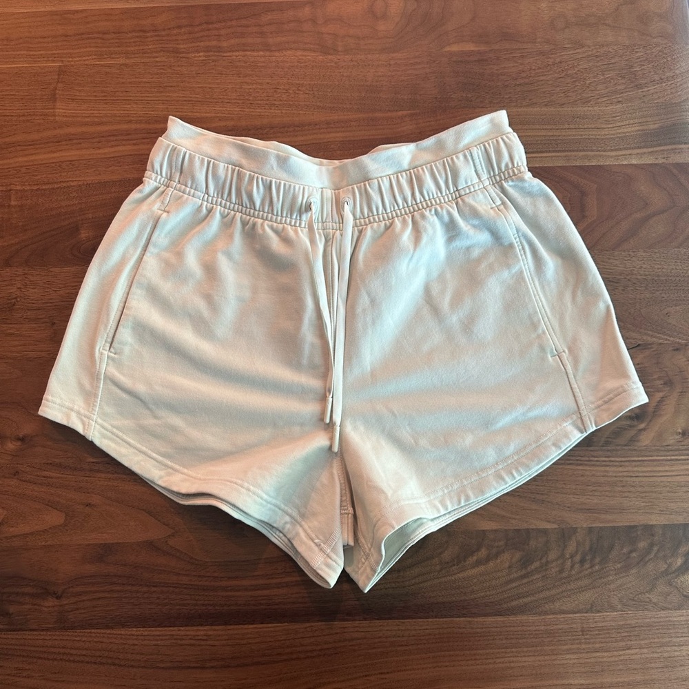 Lululemon Inner Glow High Rise Shorts 3” Size 6 Bone